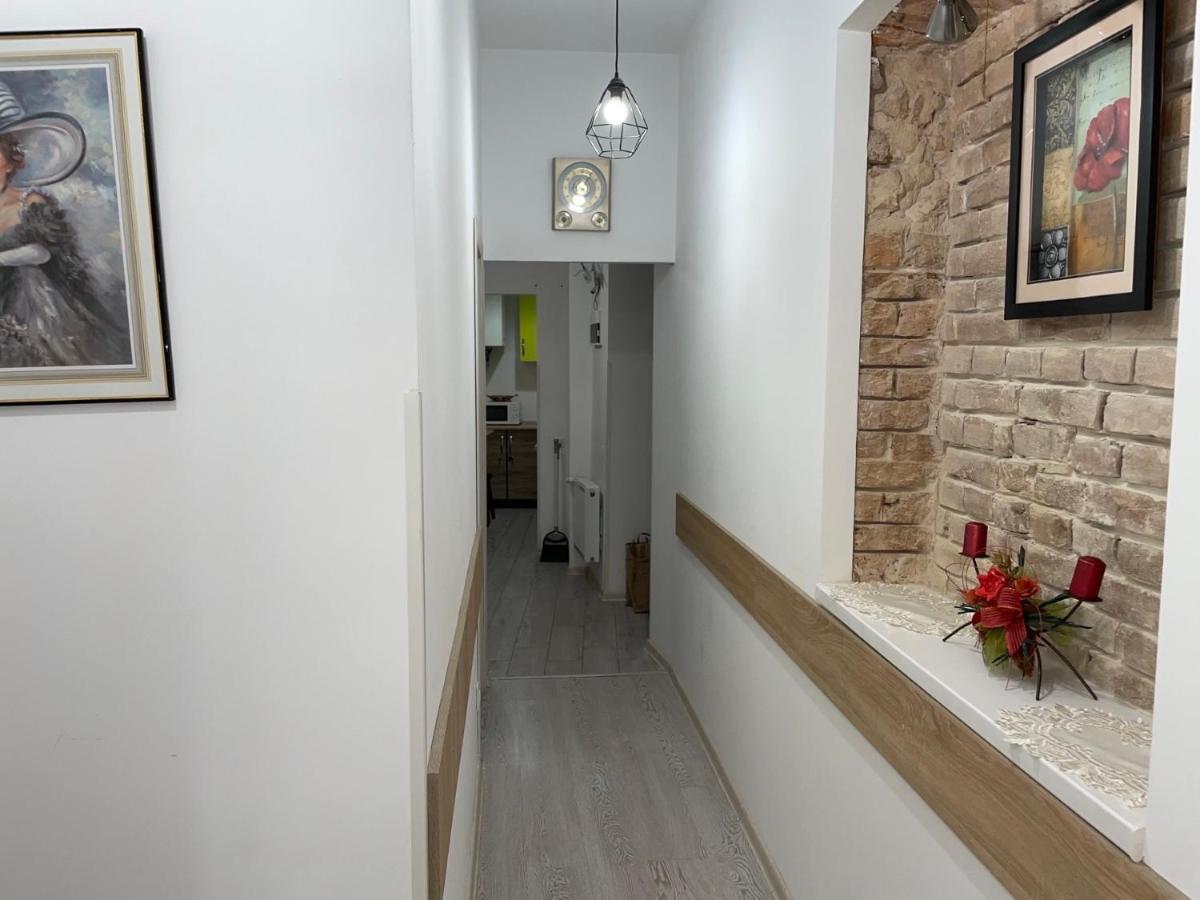 Вірменська 8 Lviv Luaran gambar